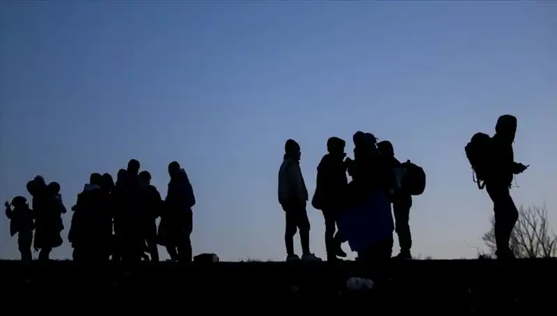 Edirne'de 21 Düzensiz Göçmen Ele Geçirildi, Güvenlik Önlemleri Artırıldı