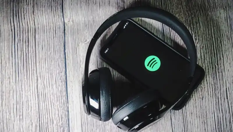 Spotify, Ölü Sanatçıların Sesleriyle Yeni Şarkılar Sunmaya Başladı!