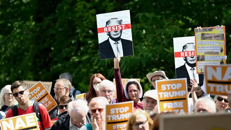 Trump İskoçya’da Golf Oynarken Protestolarla Karşılaştı