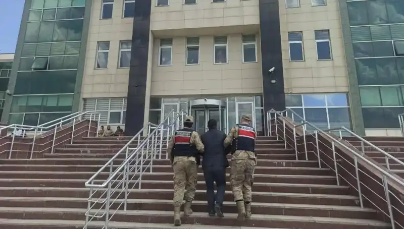 Hapis Cezasıyla Aranan Şahıs, Saklandığı Yerde Düzenlenen Operasyonla Yakalandı