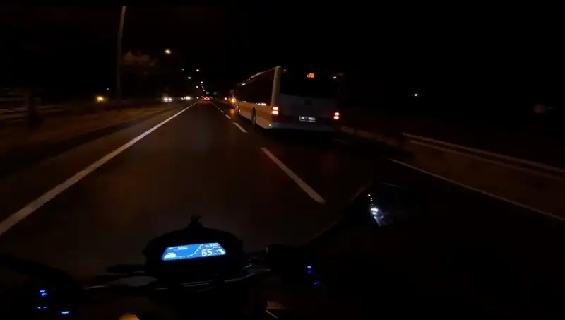 : Otobüs Çarpması Sonucu Ağır Yaralanma: 41 Yaşındaki Adam Hastaneye Kaldırıldı