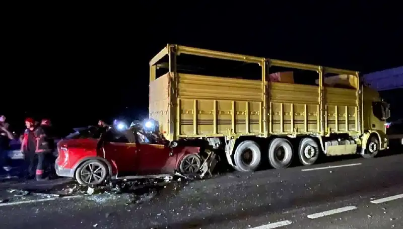 Kamyona Çarpan Araçta Feci Kaza! Sürücü Hayatını Kaybetti