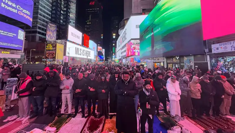New York Times Meydanı’nda Geleneksel Teravih Namazı Coşkusu Yaşandı