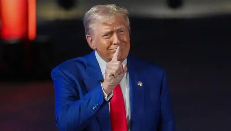 Trump, Wall Street Journal'ı Basın Havuzundan Çıkardı: Epstein İlişkisi Gündemde