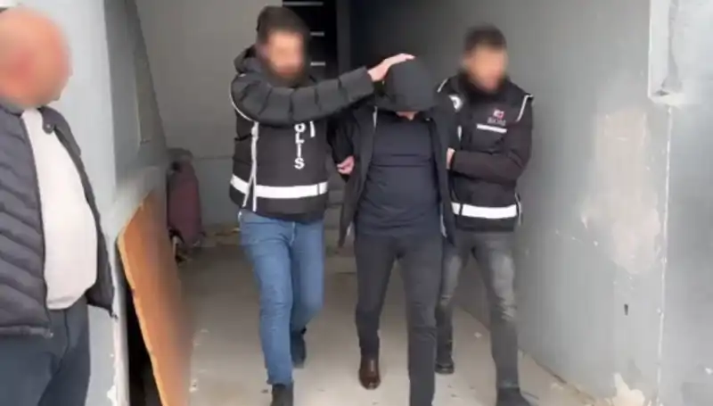 Dört İlde Dev Operasyon: Çetelere Yöresel Darbe ile Silah ve Patlayıcılar Ele Geçirildi