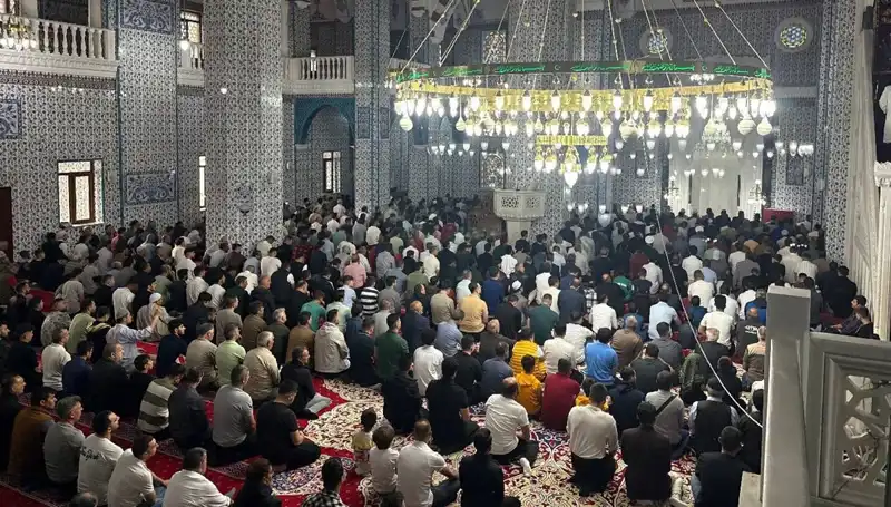 Iğdır’da İlk Bayram Namazı Coşkuyla Kılındı: Binlerce Vatandaş Bir Araya Geldi