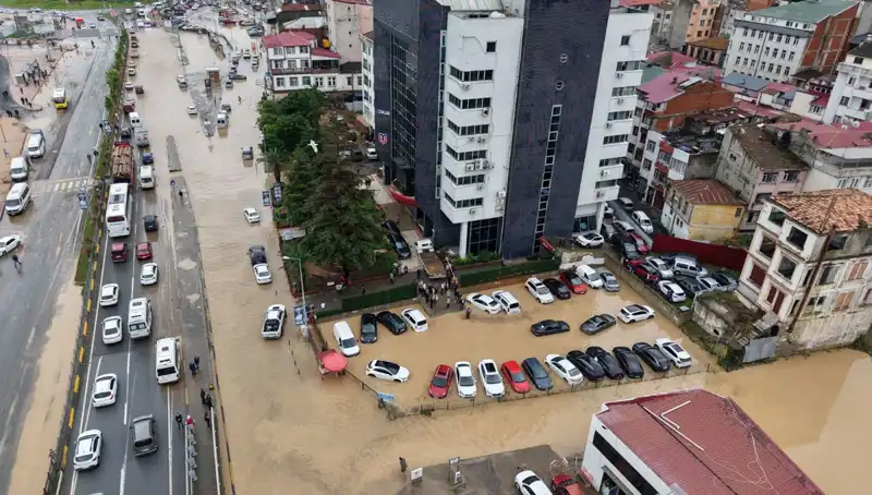 Trabzon’da Sel Felaketi: Çamurun Ardında Kayıp Kişi Aranıyor