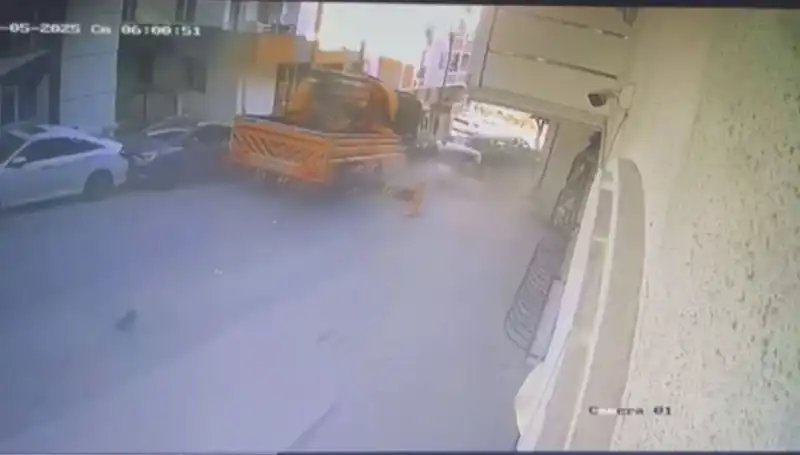 Kontrolden Çıkan Vinç 23 Aracın Üzerine Nokta Atışı Yaptı