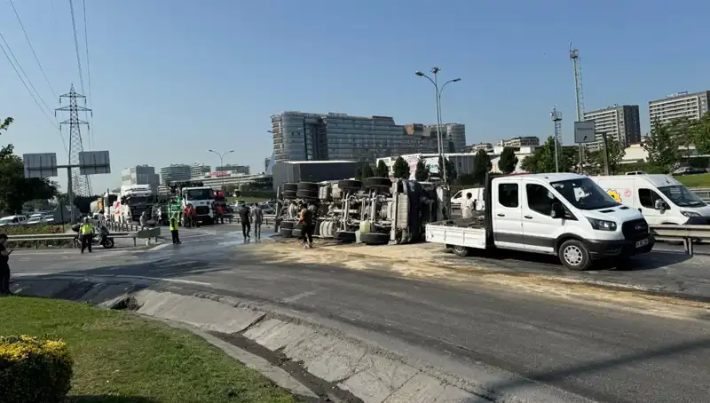 D-100 Yan Yolda Beton Mikseri Devrildi: Olayın Ardından Gelişmeler
