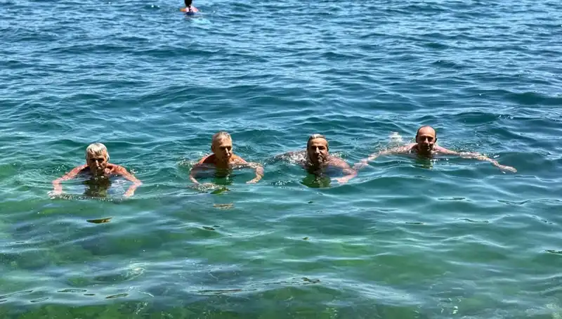 Sıcak Havanın Etkisi: Termometre 36 Dereceyi Gösterdi, Plajlar Dolup Taştı