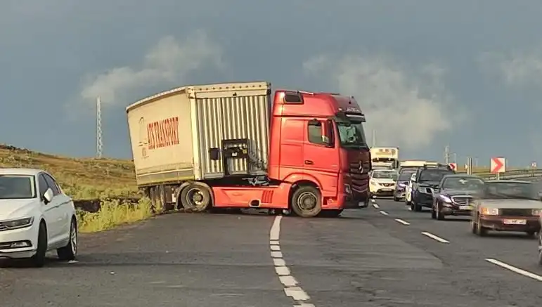 Uzun Araç Kuyrukları ve TIR Kaydı: Yol Kapanınca Ne Oldu?