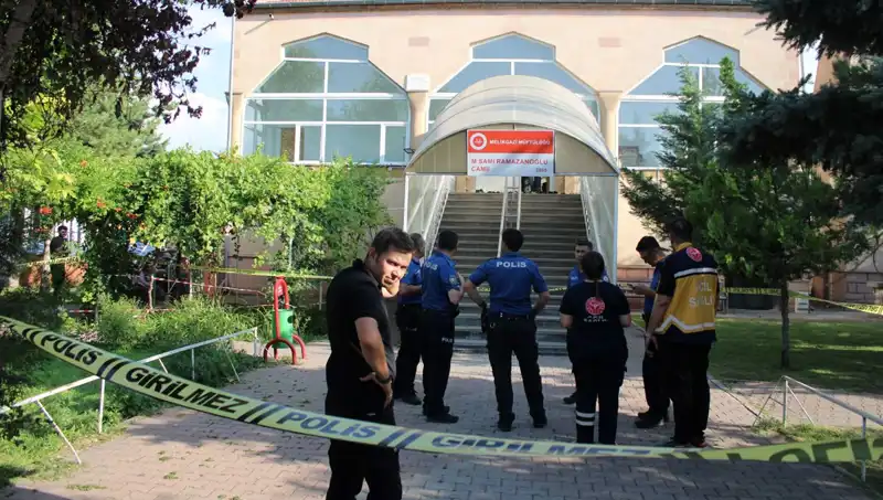 Namazda Husumetini Gözetmedi: Boğaz Kesme Olayı Şok Etti