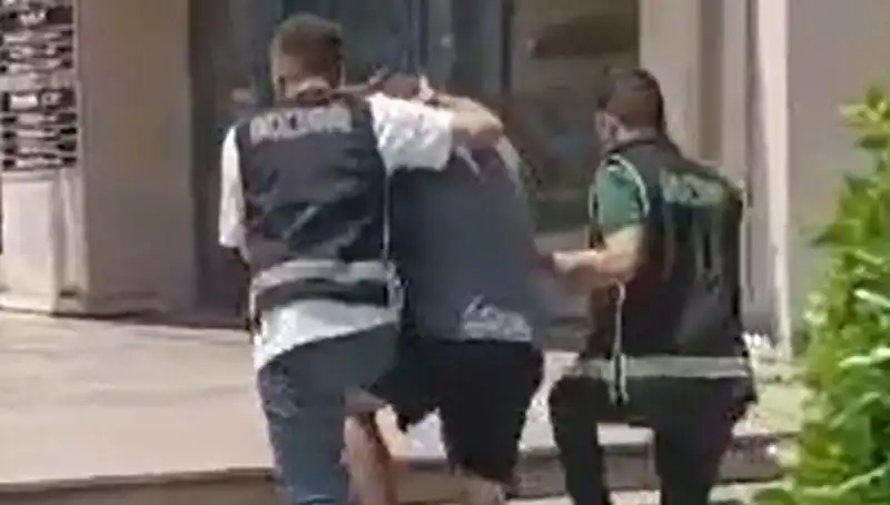 Sahte Dövizle Alışveriş Yapan Turist Şaşırtan Kararla Sınır Dışı Edildi