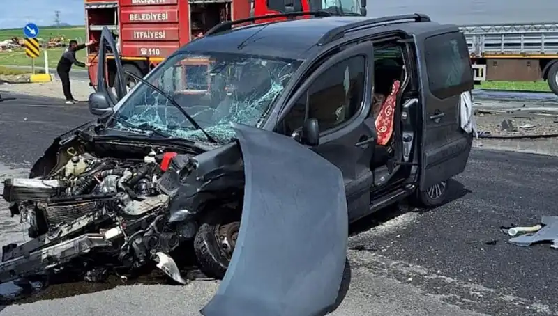 Ankara Yolunda Yaşanan Kazada Üç Kişi Yaralandı: Kaza Anı Kamerada