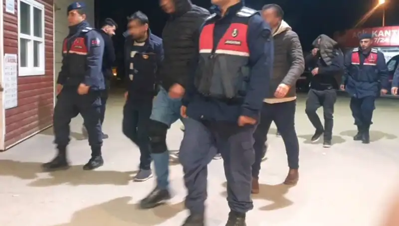 Bağ Evindeki Uyuşturucu Partisine Baskın: Yüzlerce Kilo Madde Ele Geçirildi