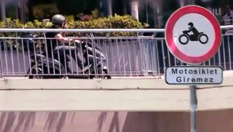 Üst Geçitler Motokuryeler Tarafından İşgal Ediliyor: Sorunların Arkasında Yatan Nedenler