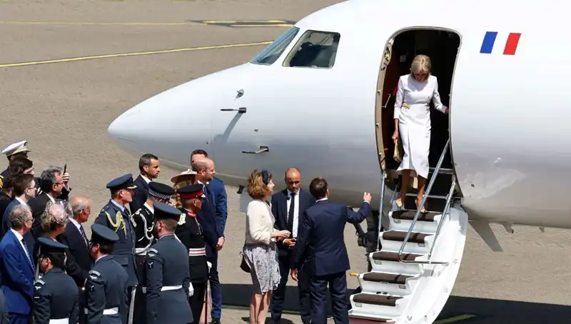 Eşi Brigitte Macron'un Tuhaf Hareketinin Arkasındaki Sebep Açıklandı