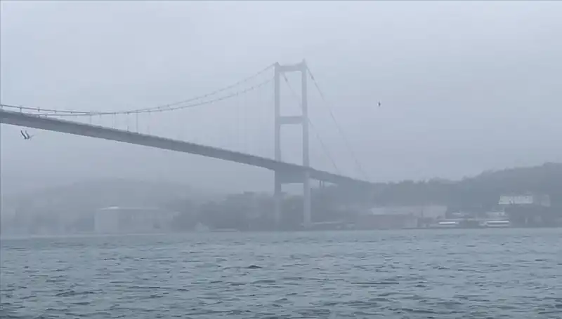 İstanbul Boğazı'nda Gemi Trafiğine Sıcak Sisin Dikkat Çeken Etkisi
