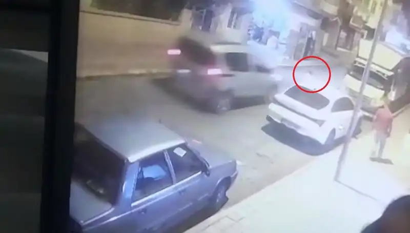 Yola Sprint Atan Çocuk, Hafif Ticari Araçla Çarpıştı: Son Dakika Gelişmeleri