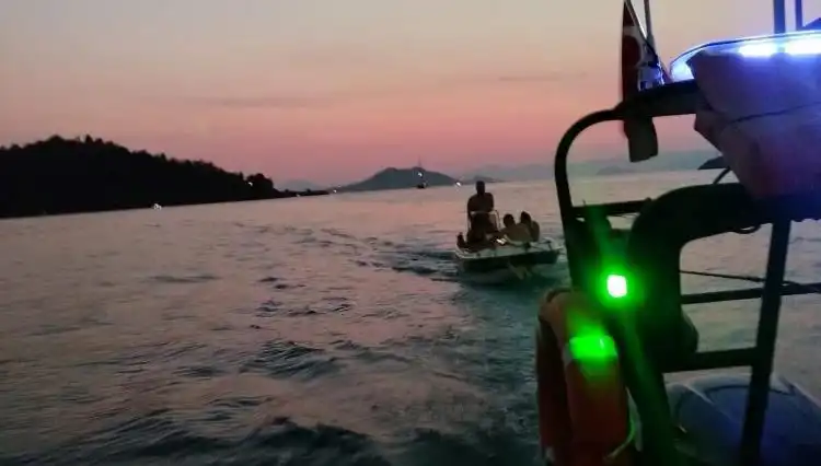 Fethiye Açıklarında Sürüklenen Teknedeki 4 Kişi Kurtarıldı: Korku Dolu Anlar