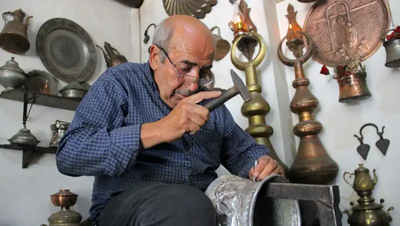 50 Yıl Boyunca Sanatla Birleşen İş: Gelenekten Geleceğe