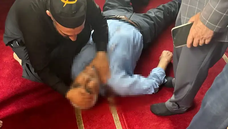 Camide Namaz Kılarken Bıçaklanan Vak’a, İnanç ve Güvenlik Tartışmalarını Alevlendirdi