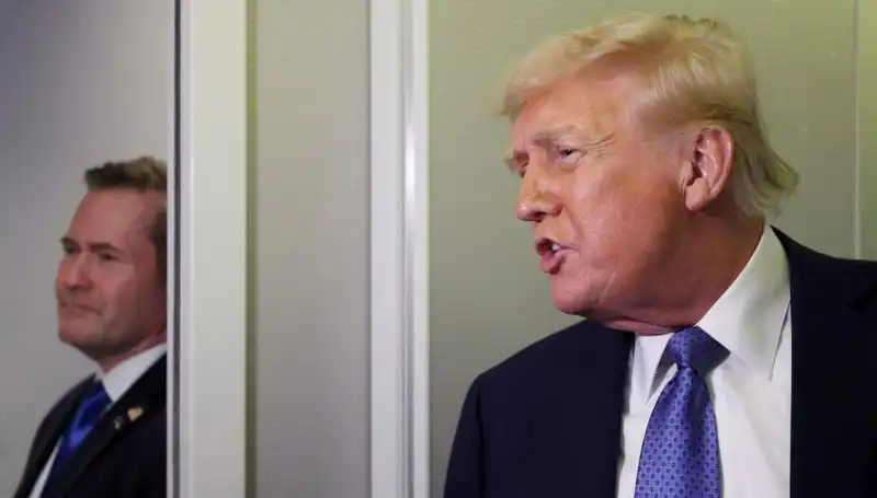 Trump, Bilerek Değil, Yanlışlıkla Planları Sızdırdı: Mike Waltz Görevden Alındı