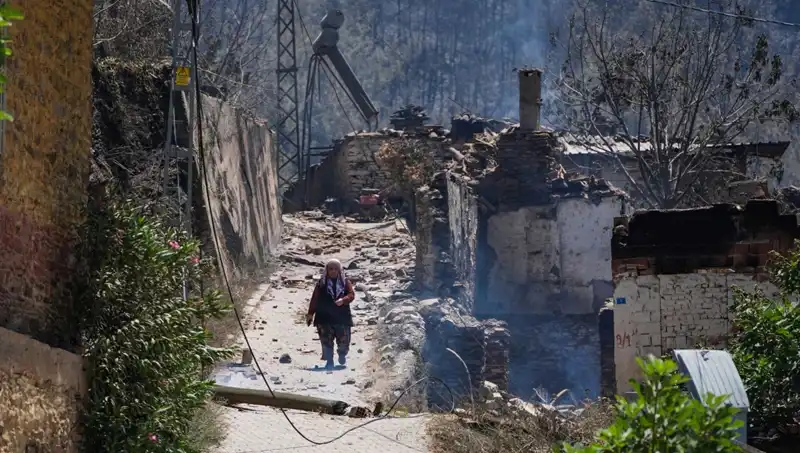 İzmir ve Bilecik’te Yangın Felaketi: 415 Bina Kullanılamaz Hale Geldi