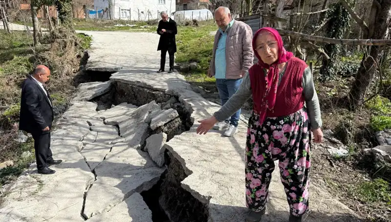 Diken Üstünde: Heyelandan Sonra Mahallenin Yolu Çöktü!