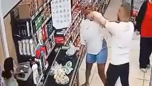 Markette Kasa Sırasında Yaşanan Şok Olay: Çocuğunun Önünde Kadına Saldırdı!