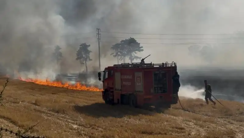 Kırklareli’nde Yüreklere Su Serpen Anız Yangını Büyümeden Kontrol Altına Alındı