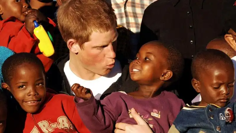 Prens Harry, 20 Yıl Önce Kurduğu Afrika'daki Yardım Kuruluşundan Ayrıldı