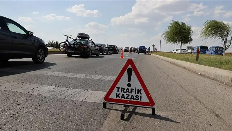 Adana'da Trafik Kazası: Kamyon ile Otomobil Çarpışması Gerçekleşti