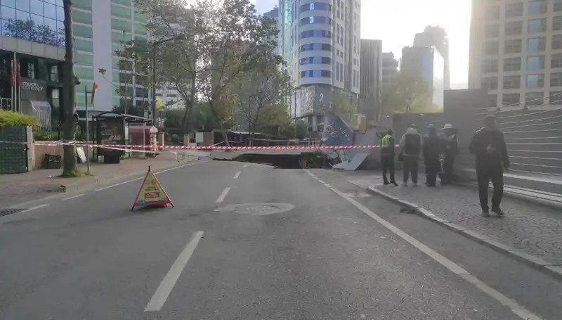 Sarıyer’de Yol Çökmesi: Cadde Trafiğe Kapatıldı, Vatandaşlar Endişeli