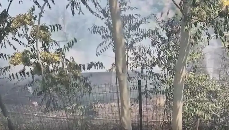 Sultangazi'de Yangın Paniği: Alevler Gecekonduya Sıçradı!