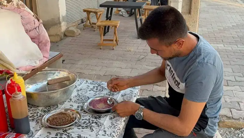 Toros Dağları'nın Zirvesinden Toplanan Doğal Lezzetler: Tabağını 50 TL'ye Satıyor