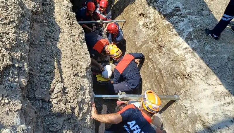 Göçük Altında Kalan İşçi Son Anda Kurtarıldı: Herkes Nefesini Tutmuştu