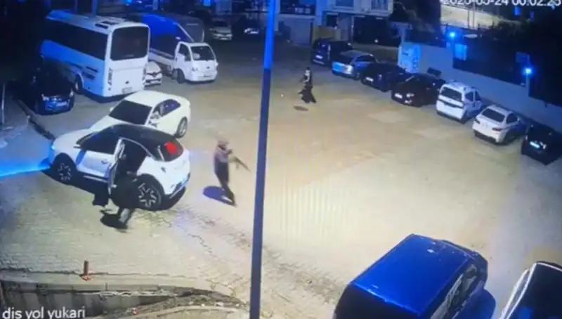 Kağıthane'de Kalaşnikovlu Dehşet: Maskeli Saldırganların Korkunç Saldırısı