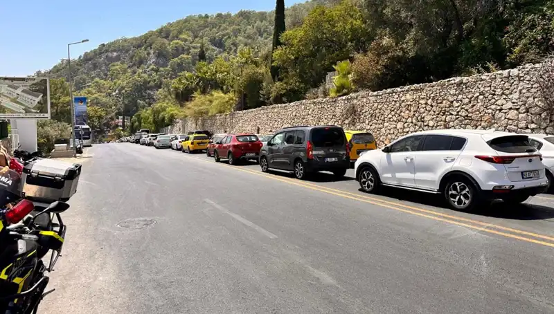 Fethiye-Ölüdeniz Yolunda Tatilcilerin Yoğunluğu: Üç Kilometrelik Kuyruk Alarmı!