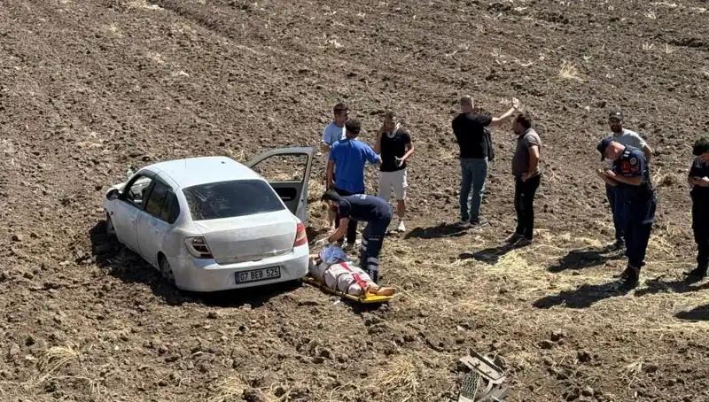 Osmaniye’de Otomobil Tarlaya Uçtu: Tuhaf Kaza Üç Yaralıyla Sonuçlandı