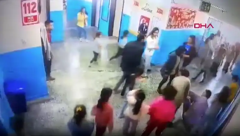 Bayılan Öğrenciyi Korkunç Anlarda Kurtaran Müdür Yardımcısının Hikayesi