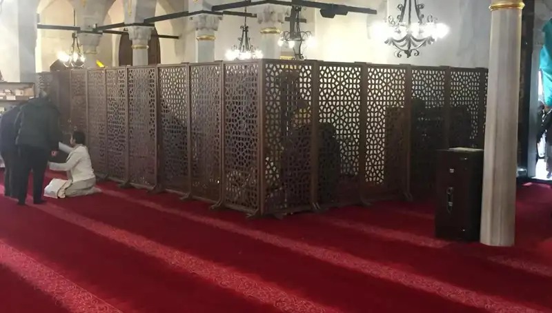 Kadın-Erkek Teravih Namazı Yan Yana Mı Kılındı? İnceleme!