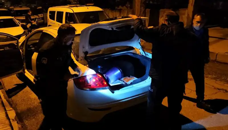 Cebinde Yalnızca Kaçış Hikayesi: Polisten Kaçtı, 7 Yıl Süreyle Ehliyetsiz Kalacak