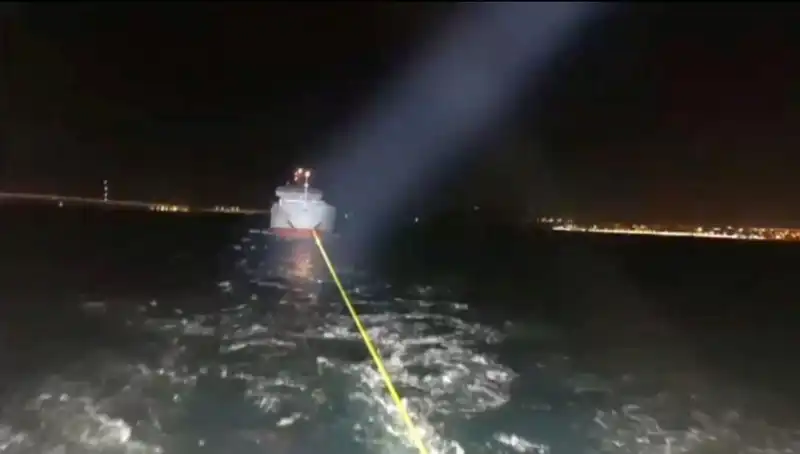 Çanakkale Boğazı'nda Tedirgin Edici Gemi Arızası: Yolcu ve Yükler Tehlikede