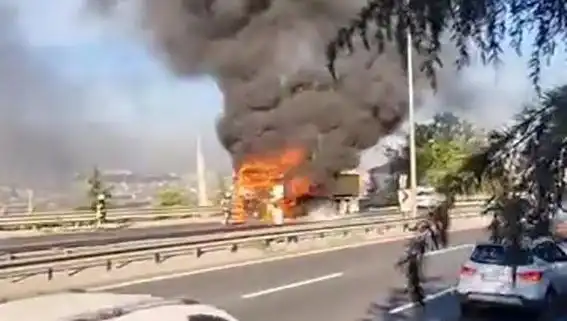 D-100'de TIR Yangını: Trafik Felç Olmuş Durumda