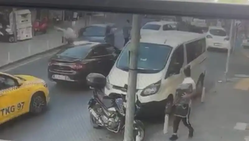 Fren Yerine Gaza Bastı: Trafik Kazasının Şaşırtıcı Sonuçları