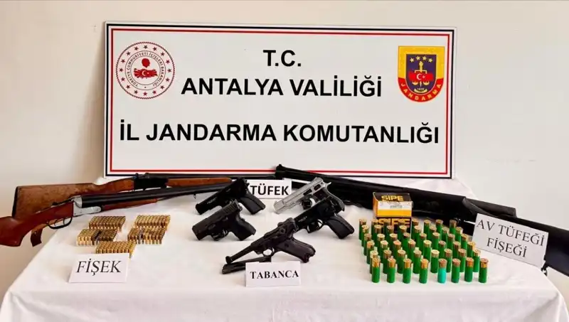 Antalya’da Yapılan Ruhsatsız Silah Operasyonunda 10 Gözaltı!