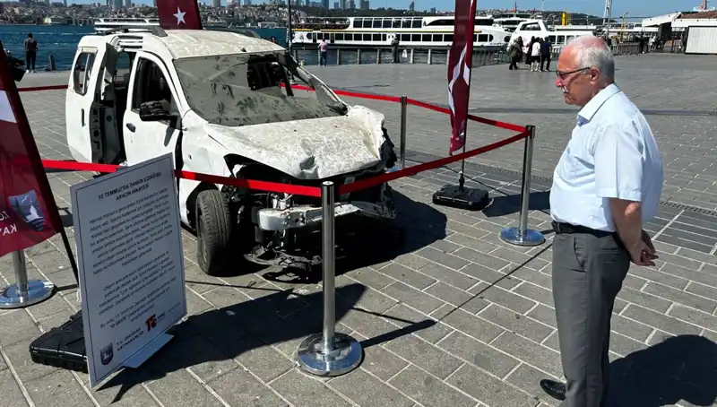 15 Temmuz’un Kanlı İzleri: Tankların Ezdigi Otomobiller Sergileniyor