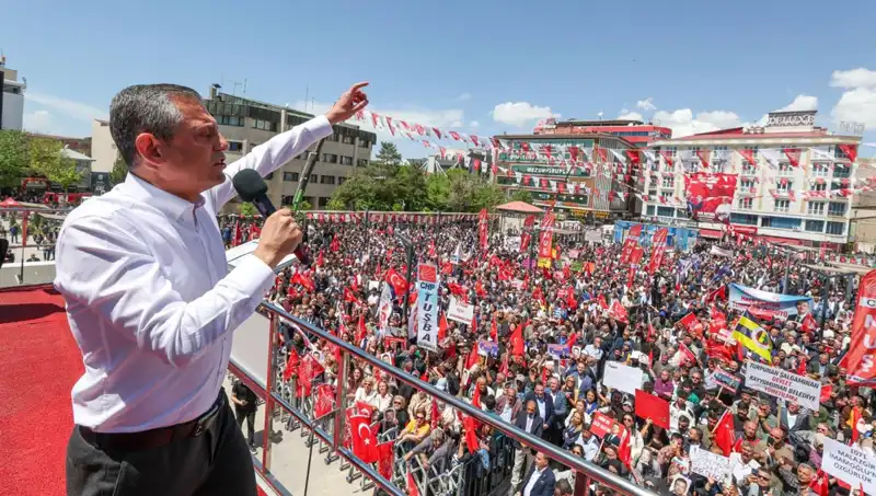 Özgür Özel'den Çarpıcı Açıklama: Silah Bırakma Çağrısına Destek Veriyoruz