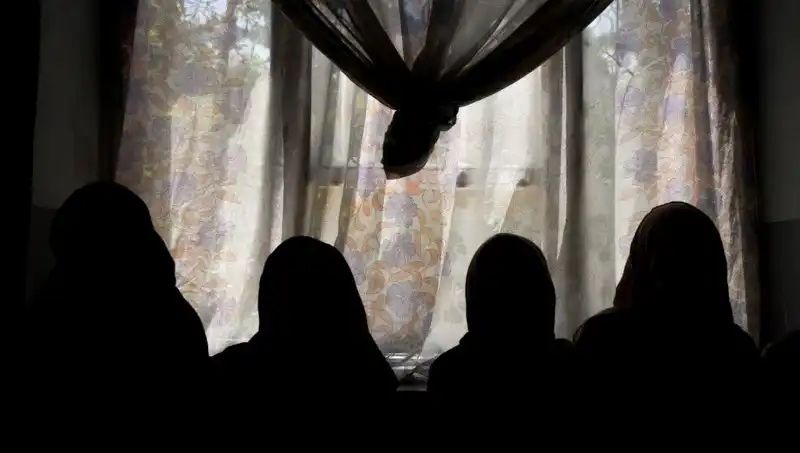 Taliban, Kadın Yazarların Eserlerini Yasakladı: Sadece Sesleri Değil, Hayalleri de Susturuluyor